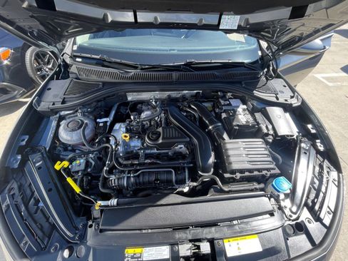 Used 2025 Volkswagen Jetta SE image 32