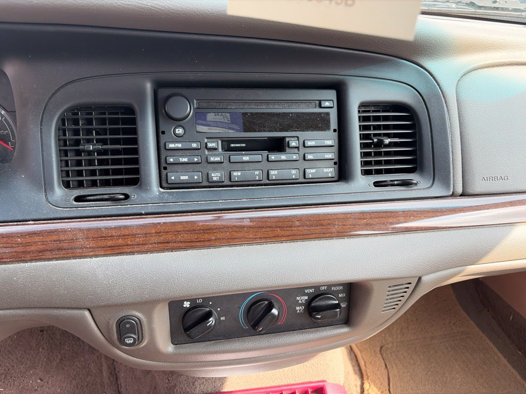 Used 2003 Ford Crown Victoria RWD image 6