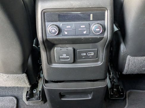 Used 2022 GMC Acadia Denali w/ Denali Ultimate Package image 24