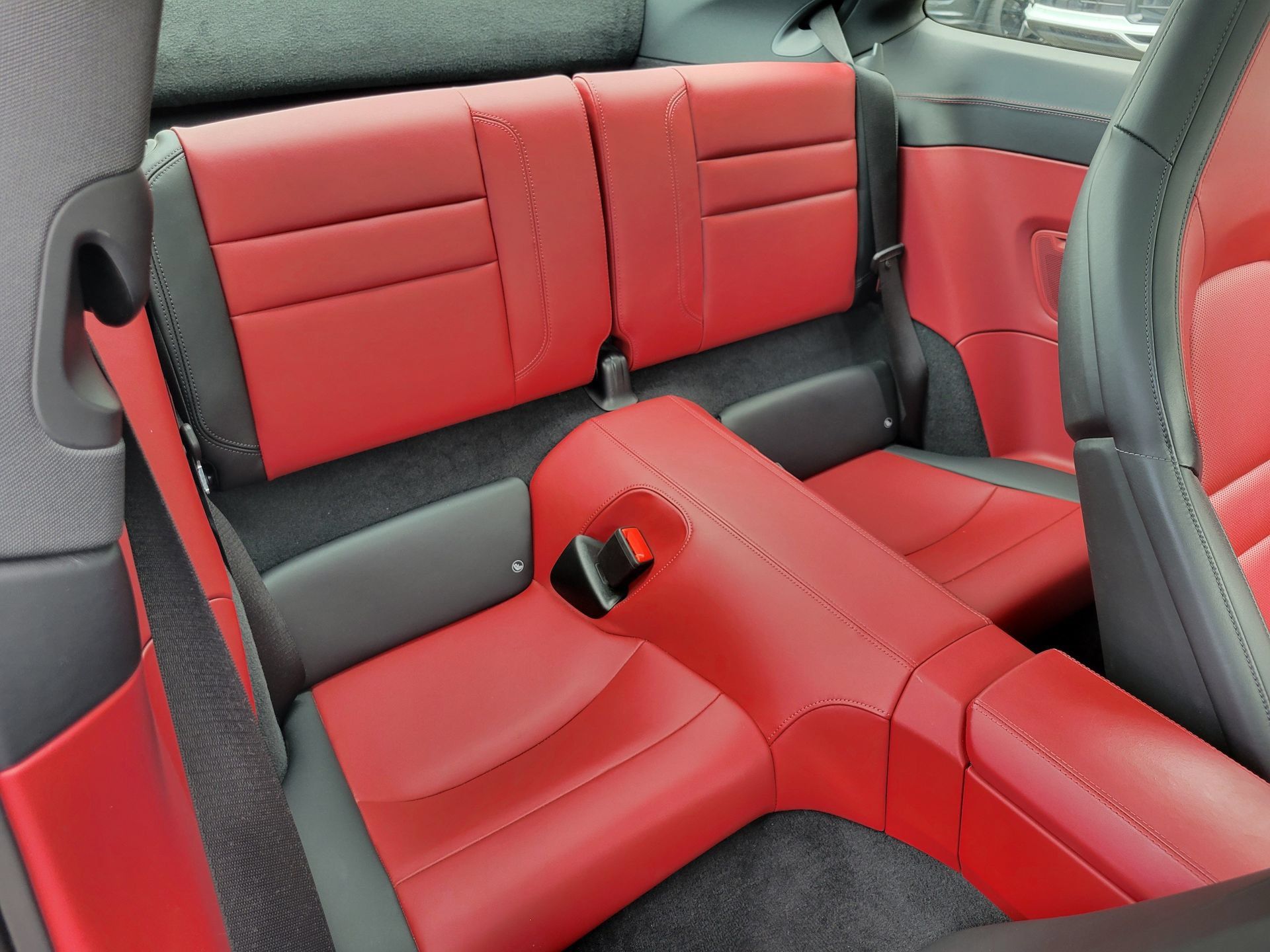 Certified 2025 Porsche 911 Carrera RWD image 30