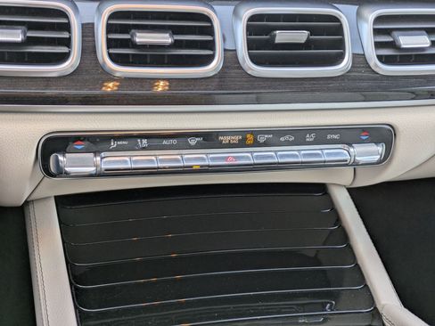 Used 2022 Mercedes-Benz GLS 450 4MATIC image 23