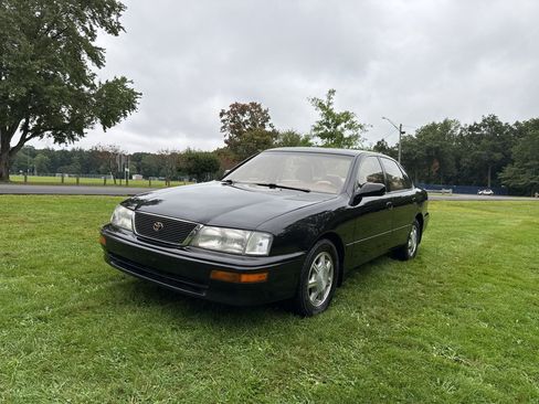 Used 1995 Toyota Avalon XLS FWD image 4