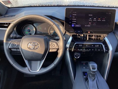 Used 2024 Toyota Venza Nightshade AWD/4WD image 17