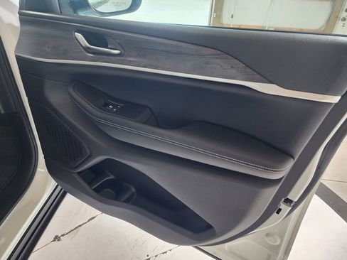 Certified 2025 Jeep Grand Cherokee L Limited w/ Black Appearance Package AWD/4WD image 18