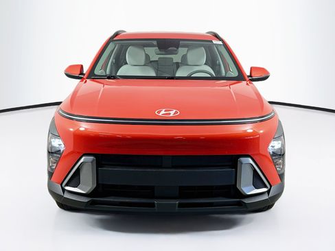 Used 2025 Hyundai Kona SEL FWD image 2