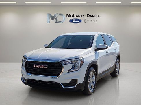 Used 2024 GMC Terrain SLE FWD image 2