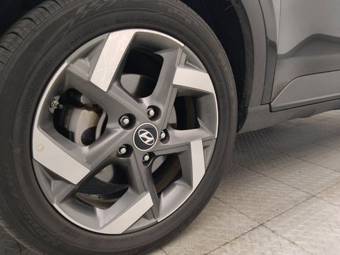 Used 2025 Hyundai Venue SEL FWD image 31
