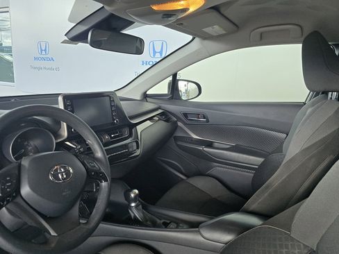 Used 2022 Toyota C-HR XLE image 8