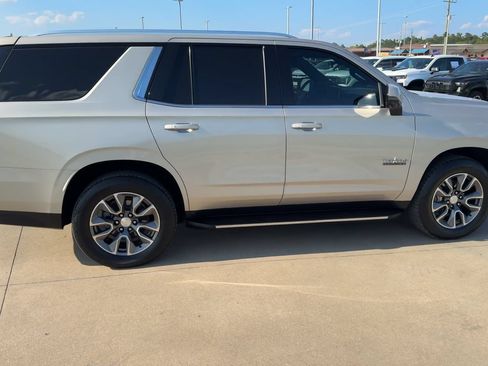 Used 2022 Chevrolet Tahoe LT w/ LT Signature Plus Package RWD image 2