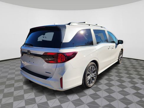 New 2026 Honda Odyssey Touring image 4