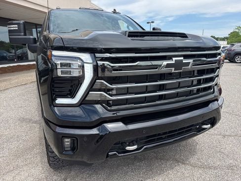 Used 2025 Chevrolet Silverado 2500 High Country w/ Midnight Edition AWD/4WD image 15