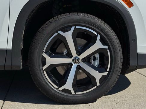 New 2025 Volkswagen Tiguan SE image 7