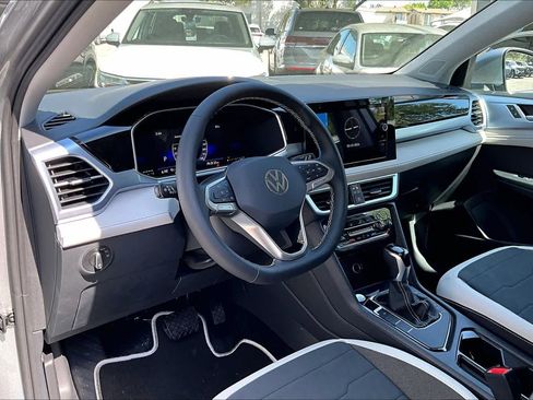New 2026 Volkswagen Taos SE FWD image 8