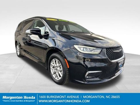 Used 2024 Chrysler Pacifica Touring-L FWD image 1