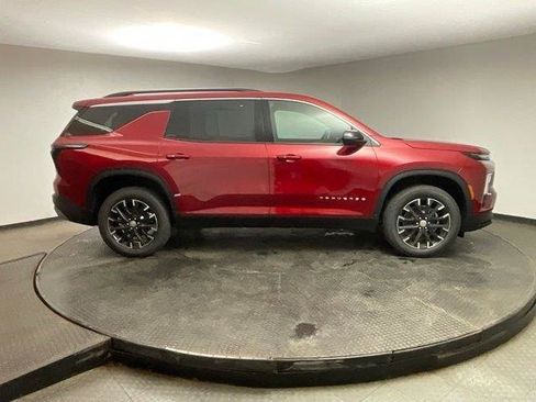New 2026 Chevrolet Traverse LT w/ Sun and Wheel Package FWD image 8