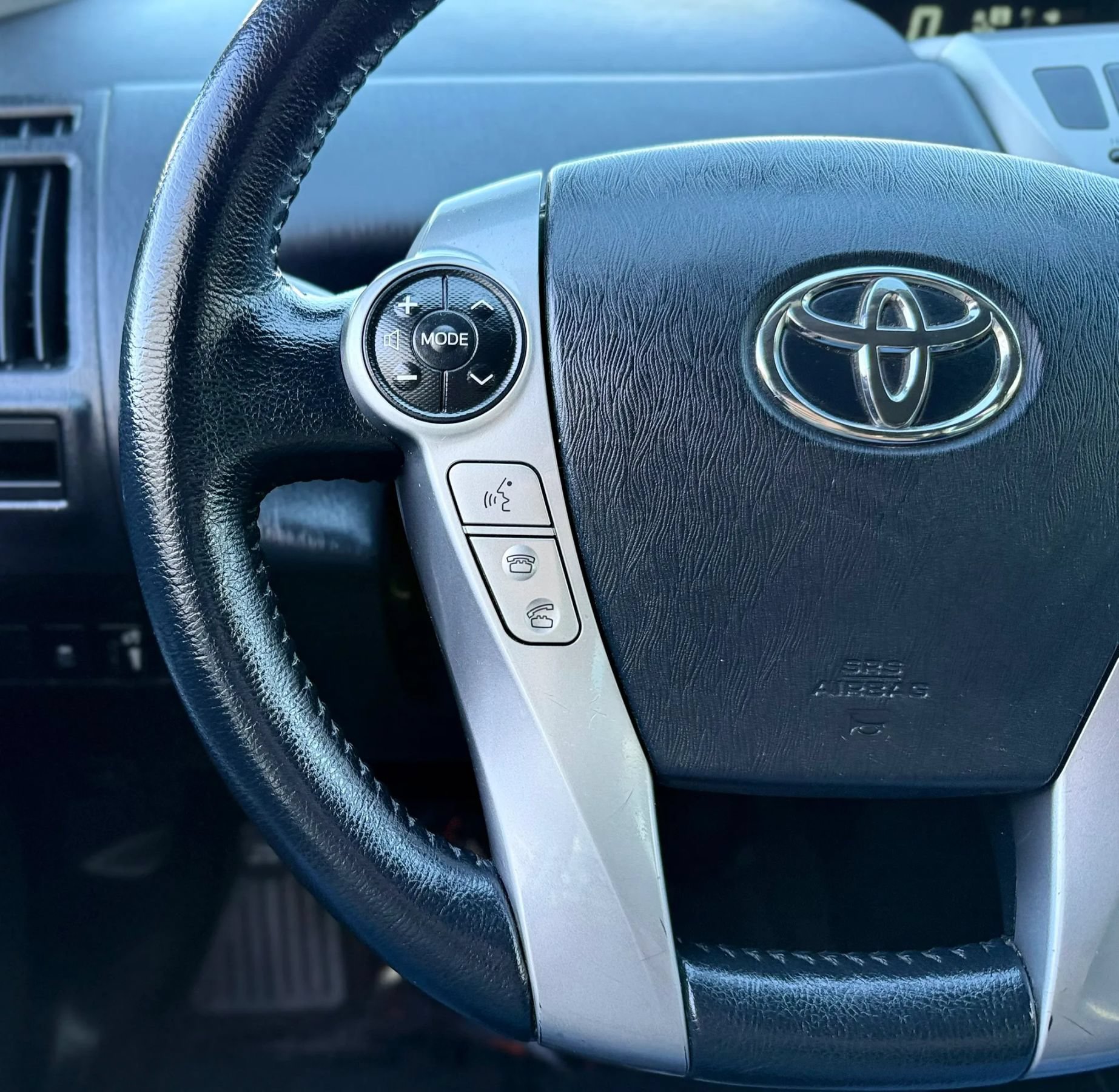 Used 2017 Toyota Prius V Four w/ Carpet Mat Package FWD image 13