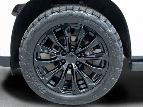 Used 2022 GMC Yukon Denali image 9