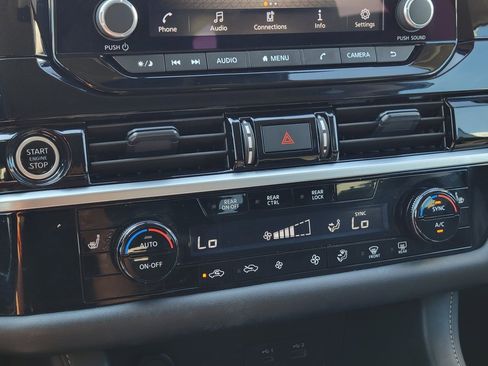 Used 2024 Nissan Pathfinder SV image 15