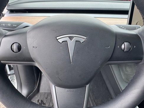 Used 2023 Tesla Model Y Long Range image 18