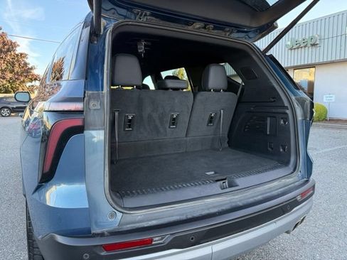 Used 2025 Chevrolet Traverse LT AWD/4WD image 17
