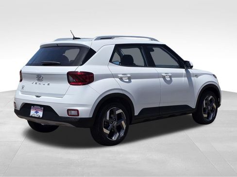 Used 2025 Hyundai Venue SEL FWD image 8