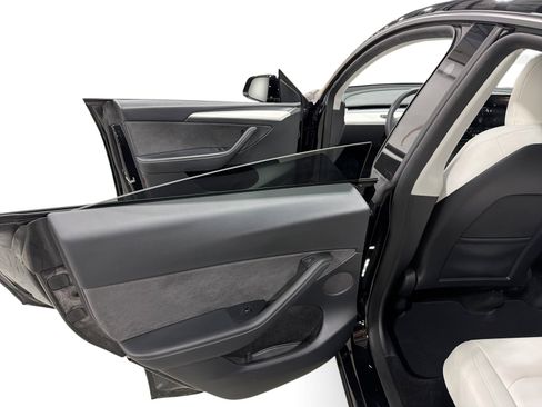 Certified 2023 Tesla Model Y Long Range AWD/4WD image 10