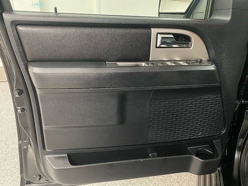 Used 2016 Ford Expedition EL XLT image 9
