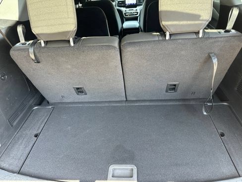 Used 2023 Ford Explorer XLT AWD/4WD image 46