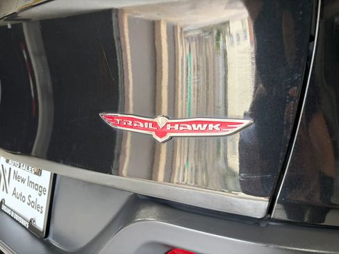 Used 2016 Jeep Cherokee Trailhawk w/ Comfort/Convenience Group image 17