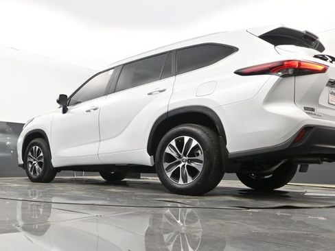 Used 2026 Toyota Highlander XLE image 27