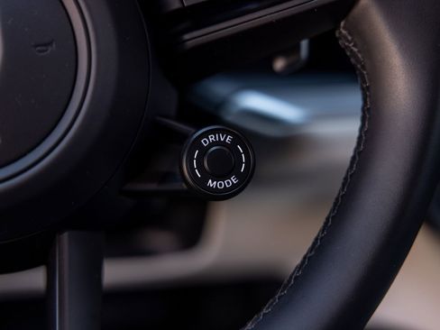 Certified 2025 Porsche Cayenne AWD/4WD image 54