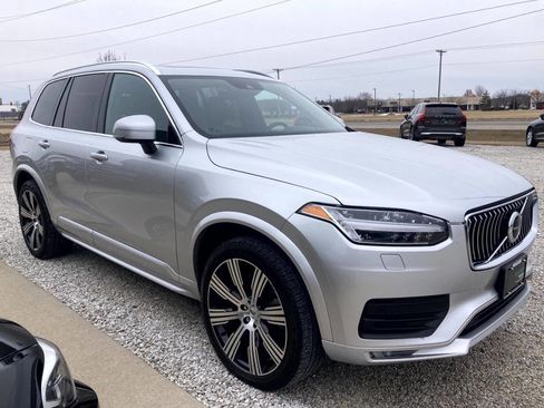 Used 2022 Volvo XC90 T6 Momentum w/ Climate Package image 5