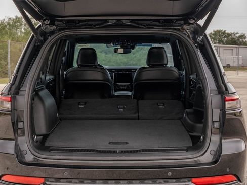 Used 2023 Jeep Grand Cherokee Altitude image 25