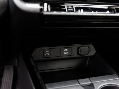 Certified 2023 Toyota Prius LE image 24