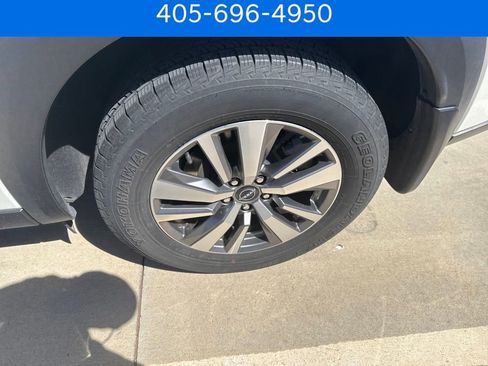 Used 2022 Nissan Pathfinder SL image 11