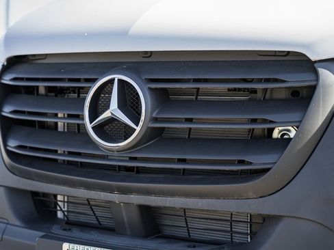 Used 2023 Mercedes-Benz Sprinter 3500 image 10