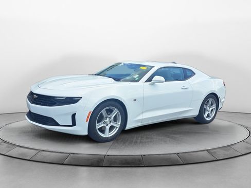 Used 2023 Chevrolet Camaro LT RWD image 3