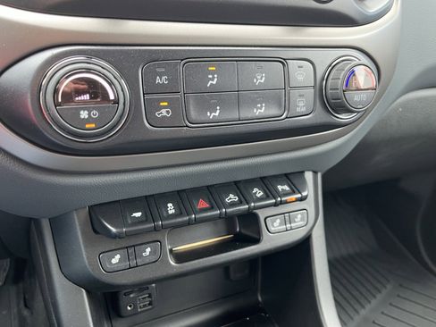 Used 2020 Chevrolet Colorado Z71 image 12