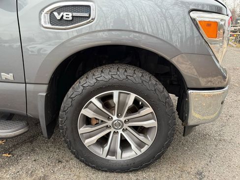 Used 2017 Nissan Titan SL image 39