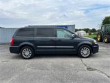 Used 2013 Chrysler Town & Country Touring-L image 3