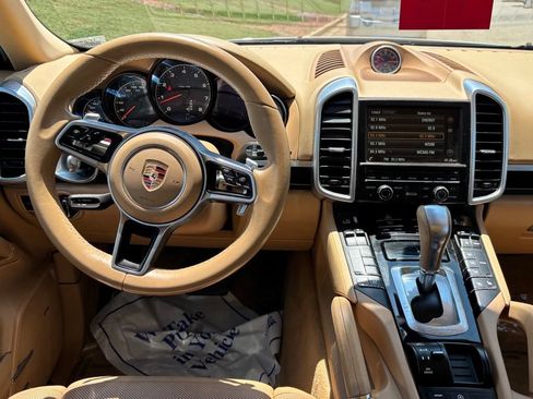Used 2016 Porsche Cayenne AWD/4WD image 9