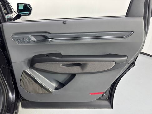 Used 2024 Kia EV9 Land image 49