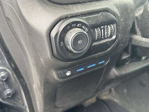 Used 2022 Jeep Wrangler Unlimited Rubicon 4xe AWD/4WD image 21
