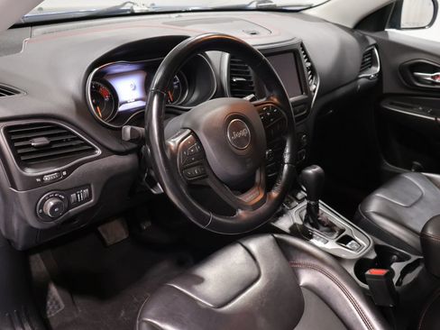 Used 2021 Jeep Cherokee Trailhawk AWD/4WD image 15
