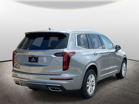 New 2025 Cadillac XT6 Luxury image 2