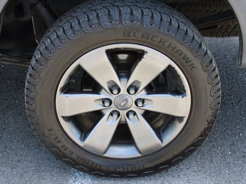 Used 2014 Ford F150 FX4 w/ Equipment Group 402A Luxury AWD/4WD image 11