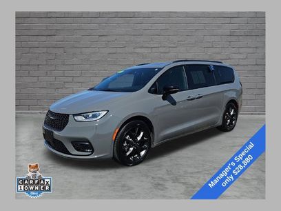 Used 2025 Chrysler Pacifica Limited