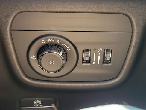 Used 2025 Jeep Grand Cherokee Summit AWD/4WD image 29