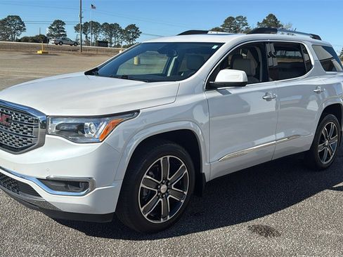 Used 2017 GMC Acadia Denali w/ Technology Package image 4