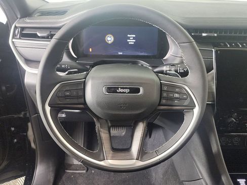 New 2025 Jeep Grand Cherokee Limited w/ Black Appearance Package image 16